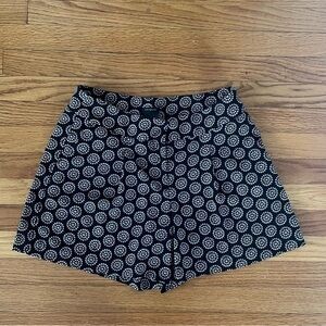 Ann Taylor Factory Black Medallion Tailored Shorts size 4